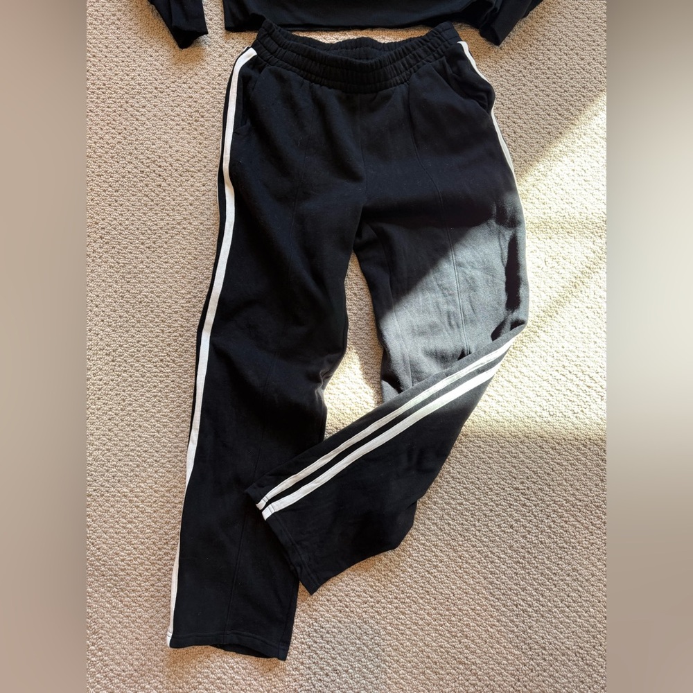 Old Navy Black and White Sweatshirt and Sweatpants Set - Picture 3 of 5